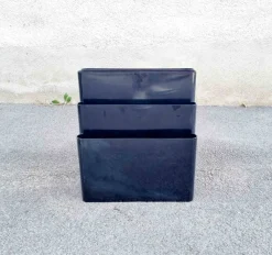 Pamono Modern Italian Black Magazine Rack by Giotto Stoppino for Kartell, 1970s><noscript><img width=
