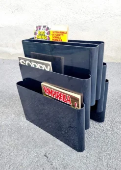 Pamono Modern Italian Black Magazine Rack by Giotto Stoppino for Kartell, 1970s><noscript><img width=