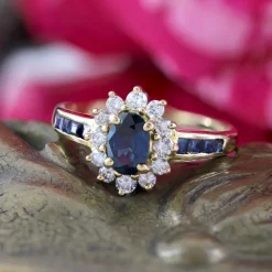 New Pamono Modern Sapphire and Diamonds Ring in 18 Karat Yellow Gold