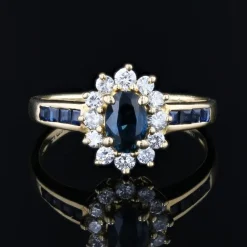 New Pamono Modern Sapphire and Diamonds Ring in 18 Karat Yellow Gold