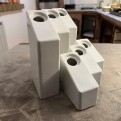 Pamono Modern White Ceramic Design Vases by Enzo Bicchioli for Il Picchio, 1970s, Set of 2> Vases