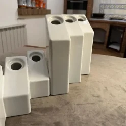 Pamono Modern White Ceramic Design Vases by Enzo Bicchioli for Il Picchio, 1970s, Set of 2><noscript><img width=