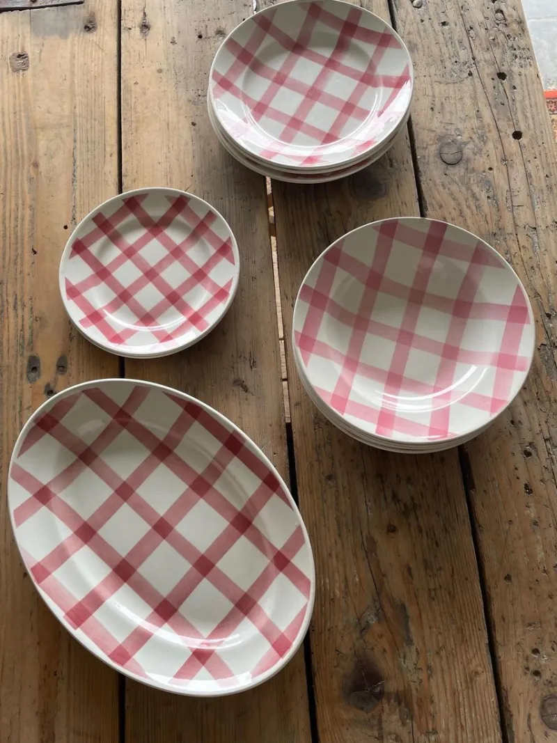 Pamono Moulin Des Loups Pink Tablecloth Dinnerware Set, 1950s, Set of 13