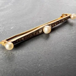 Best Pamono Natural White Pearl and Diamond 18k Yellow Gold Bar Brooch, 1890s