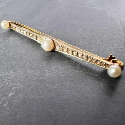 Best Pamono Natural White Pearl and Diamond 18k Yellow Gold Bar Brooch, 1890s