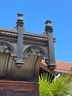Pamono Neo-Gothic Castle Safe Bench