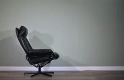 Pamono Norwegian Leather Swivel Chair from Skoghaug, 1960s><noscript><img width=