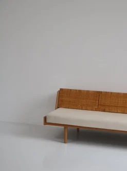 Pamono Oak and Rattan GE7 Daybed by Hans J. Wegner for GETAMA><noscript><img width=