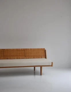 Pamono Oak and Rattan GE7 Daybed by Hans J. Wegner for GETAMA><noscript><img width=