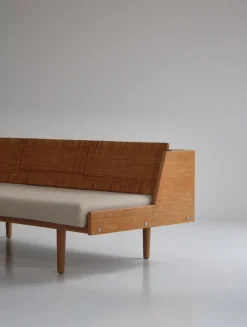 Pamono Oak and Rattan GE7 Daybed by Hans J. Wegner for GETAMA><noscript><img width=