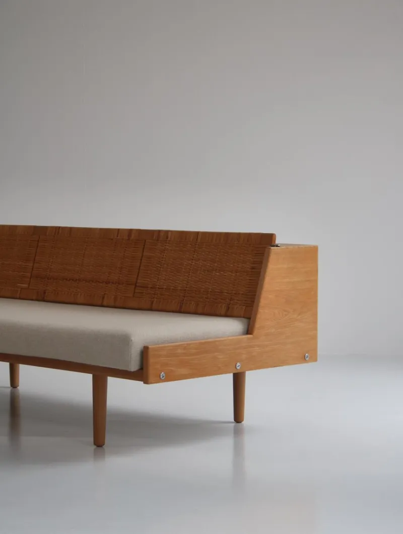 Pamono Oak and Rattan GE7 Daybed by Hans J. Wegner for GETAMA> Daybeds & Chaises Lounges