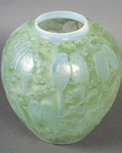 Pamono Opalescent Perruches Vase by René Lalique, 1919><noscript><img width=