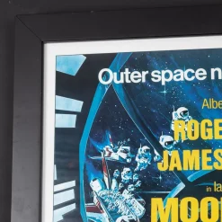 Pamono Original James Bond 007 Moonraker Film Poster Signed by Roger Moore, 1979><noscript><img width=