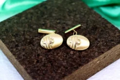 Pamono Oval Gold Cufflinks with Reliefs and Bands on the Crossbars, Set of 2><noscript><img width=