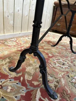 Pamono Oval Marble Bistro Table><noscript><img width=