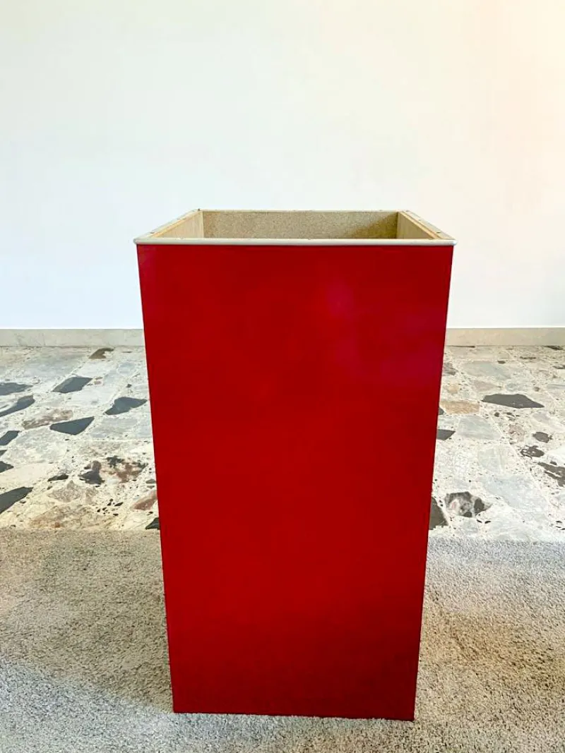 Hot Pamono Pedestal in Bordeaux Formica, Italy, 1970