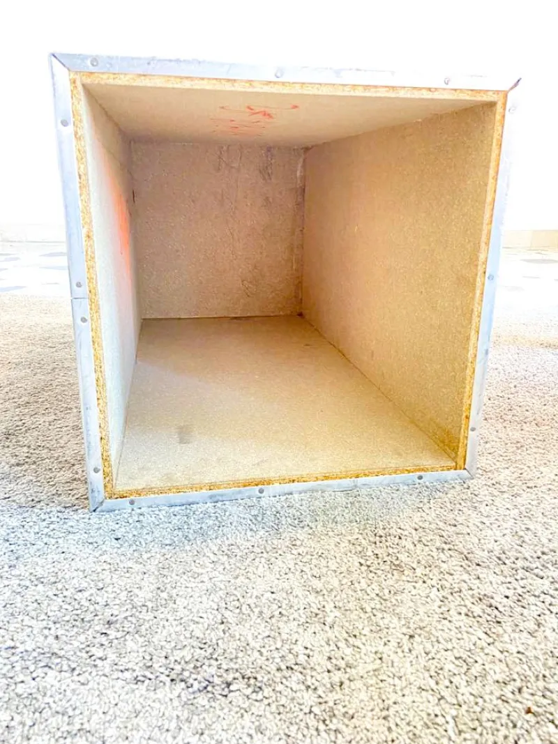 Hot Pamono Pedestal in Bordeaux Formica, Italy, 1970