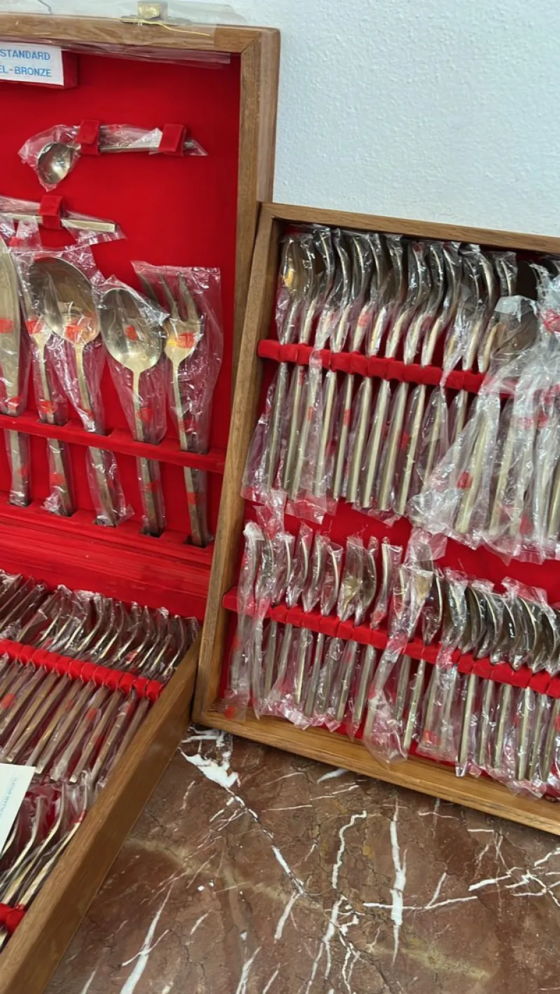 Pamono 120-Piece Oriental Brass Cutlery Set, 1977, Set of 120> Dinnerware Accessories