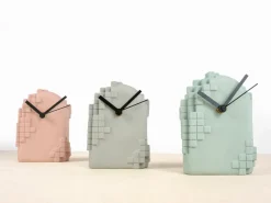 Pamono Pixel Desk Clock from Studio Lorier