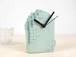 Pamono Pixel Desk Clock from Studio Lorier
