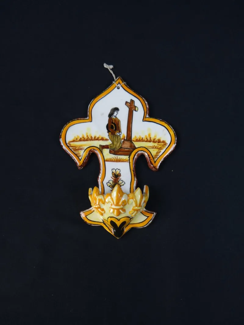 Pamono Polychrome Earthenware Holy Water Font with Fleur-de-Lis by Henriot Quimper, 1960s> Wall Decor