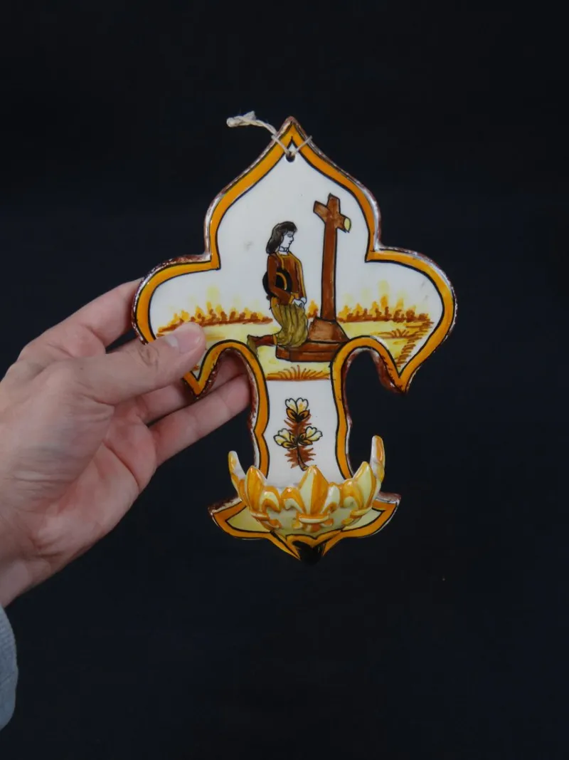 Pamono Polychrome Earthenware Holy Water Font with Fleur-de-Lis by Henriot Quimper, 1960s> Wall Decor