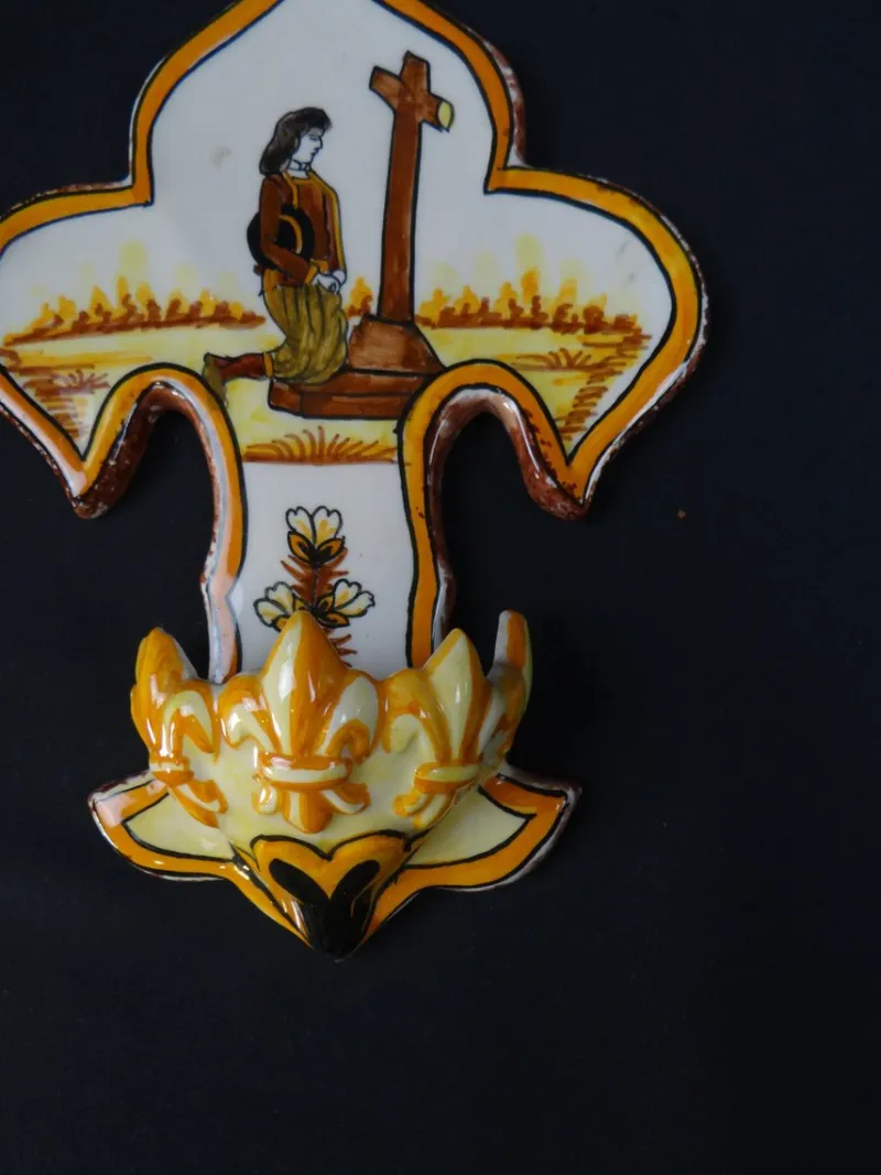 Pamono Polychrome Earthenware Holy Water Font with Fleur-de-Lis by Henriot Quimper, 1960s> Wall Decor