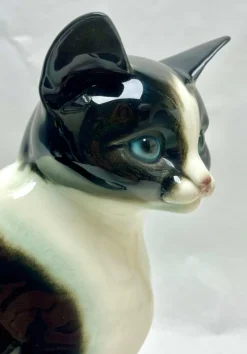 Pamono Porcelain Figurine Depicting Cat, 1960s> Fireplaces And Mantels