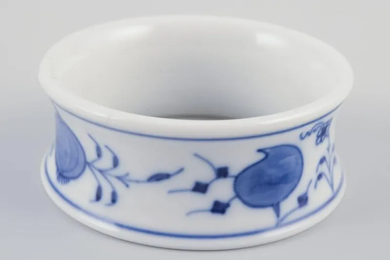 Pamono Porcelain Napkin Rings with Blue Onion Pattern from Meissen, Germany, Set of 6> Dinnerware Accessories