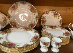 Pamono Porcelain Set by Royal Albert, 1960s, Set of 36><noscript><img width=