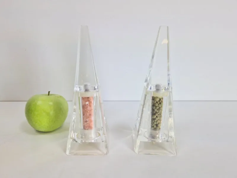 Pamono Postmodern Acrylic Salt & Pepper Mill by Wayne Husted for Blenko Grainware Co. Pyramid, 1980s, Set of 2> Salt & Pepper Shakers