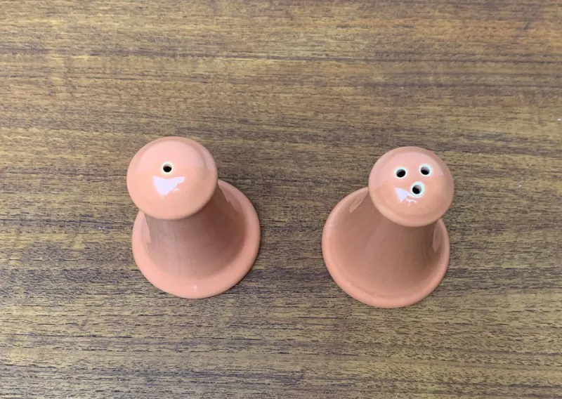 Pamono Postmodern Ceramic Salt and Pepper Shakers by Gallo Design for Villeroy & Boch, Set of 2> Salt & Pepper Shakers