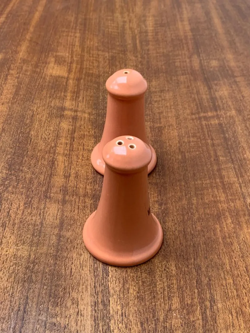 Pamono Postmodern Ceramic Salt and Pepper Shakers by Gallo Design for Villeroy & Boch, Set of 2> Salt & Pepper Shakers