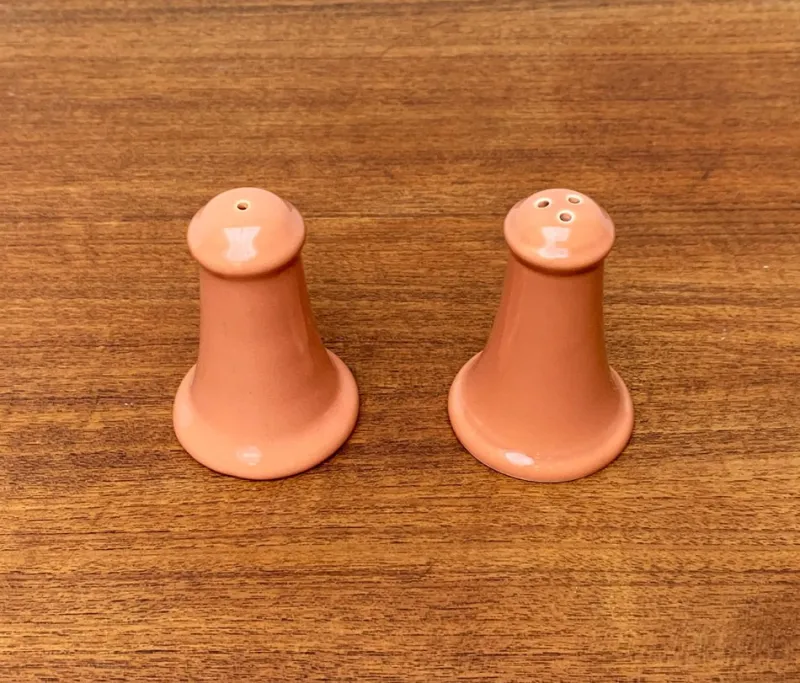 Pamono Postmodern Ceramic Salt and Pepper Shakers by Gallo Design for Villeroy & Boch, Set of 2> Salt & Pepper Shakers