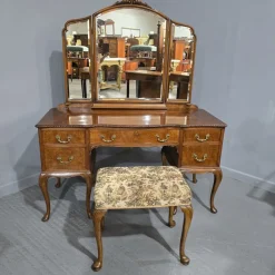 Pamono Queen Anne Burr Walnut Dressing Table, 1920s