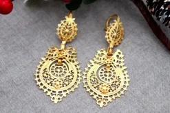 Pamono Queen Earrings in Filigree Gold with Cutouts and Oscillating Bonbonnieres, Set of 2><noscript><img width=