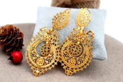 Pamono Queen Earrings in Filigree Gold with Cutouts and Oscillating Bonbonnieres, Set of 2><noscript><img width=