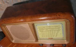 Pamono Radio 2105 in Bakelite and Briarwood by CGE, 1940s><noscript><img width=
