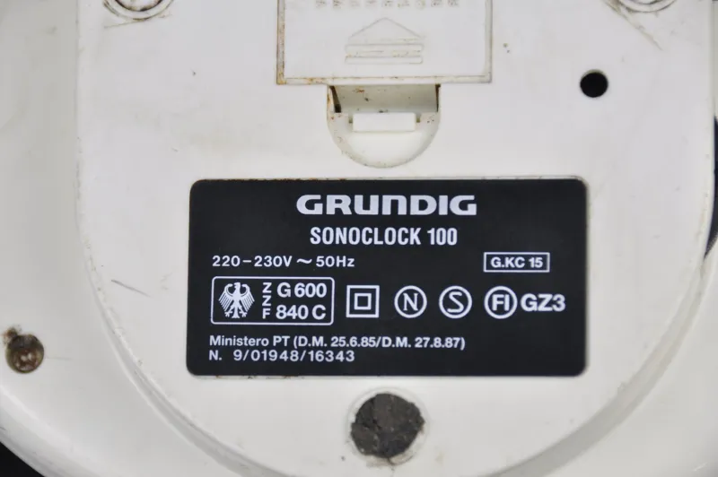 Online Pamono Radio Sonoclock 100 from Grundig, 1970s