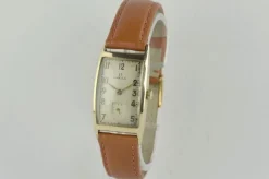 Pamono Rectangular Gold Case Watch from Omega, 1940s> Watches