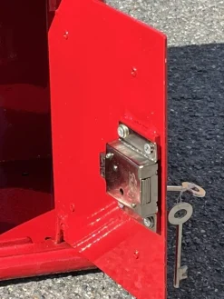 Pamono Red Post Box with 2 Keys in Cast Iron & Steel><noscript><img width=