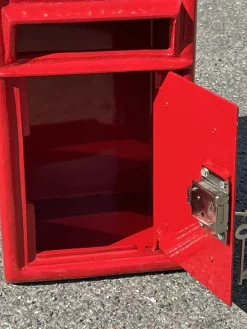 Pamono Red Post Box with 2 Keys in Cast Iron & Steel><noscript><img width=