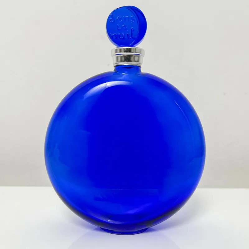 Pamono René Lalique Art Deco Cobalt Blue Perfume Bottle for Worth Dans La Nuit, 1930> Bottles, Carafes & Jugs