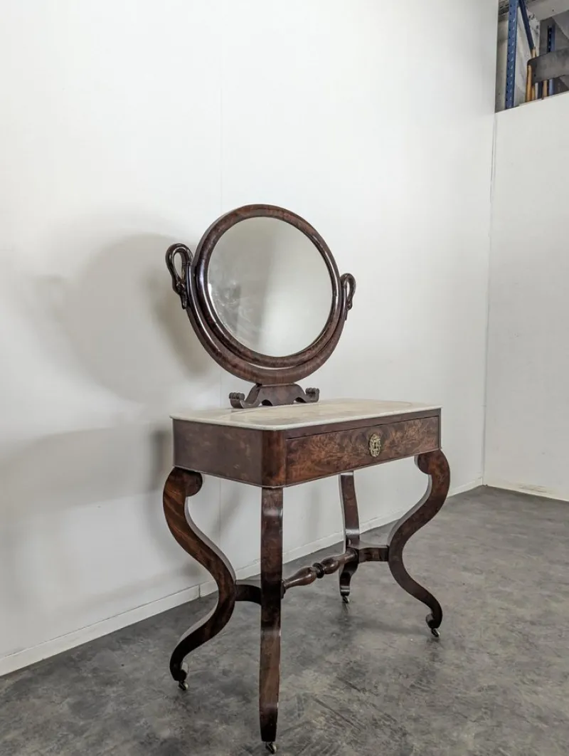 Pamono Restoration Swan Neck Dressing Table in Flamed Mahogany