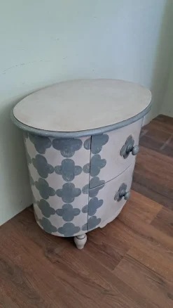 Pamono Rounded Lacquered Side Cabinet><noscript><img width=