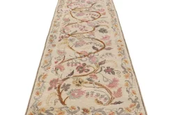 Pamono Runner Rug in Cream with Floral Patterns from R&K Principal Jahanshah Nazmiyal><noscript><img width=