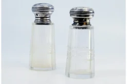Pamono Salt and Pepper Shakers in Cut Glass with Silver-Plated Lids, Set of 2><noscript><img width=