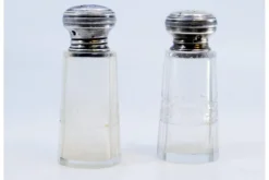 Pamono Salt and Pepper Shakers in Cut Glass with Silver-Plated Lids, Set of 2><noscript><img width=