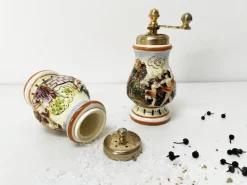 Pamono Salt Shaker and Pepper Mill from Capodimonte, 1960s, Set of 2><noscript><img width=