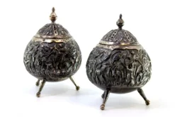 Pamono Salt Shakers in Embossed Silver, Set of 2><noscript><img width=